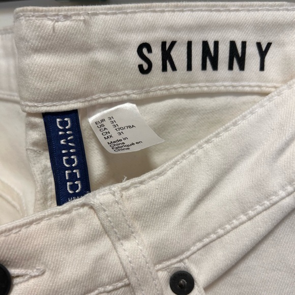 Jean - Picture 4 of 11